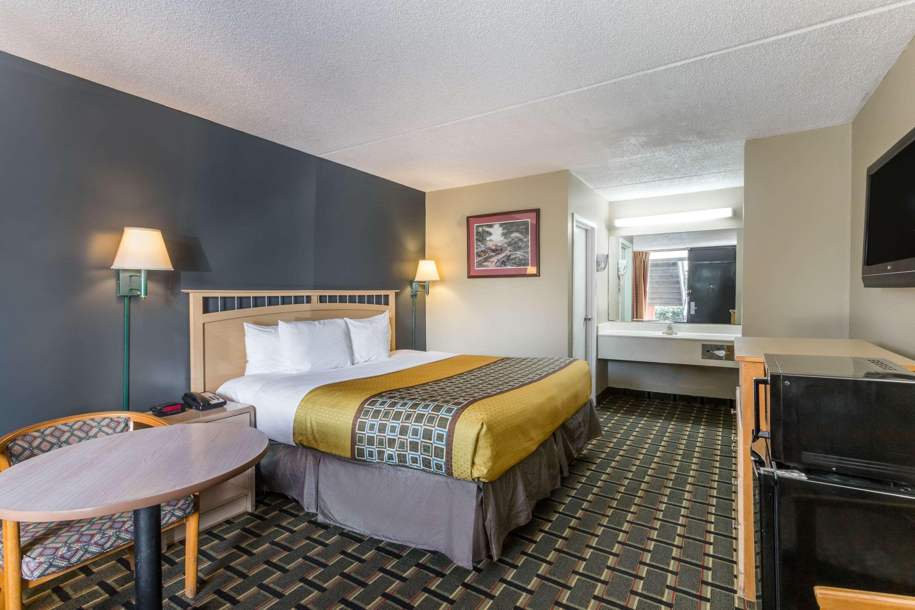 Travelodge By Wyndham Savannah Area/Richmond Hill Exteriör bild
