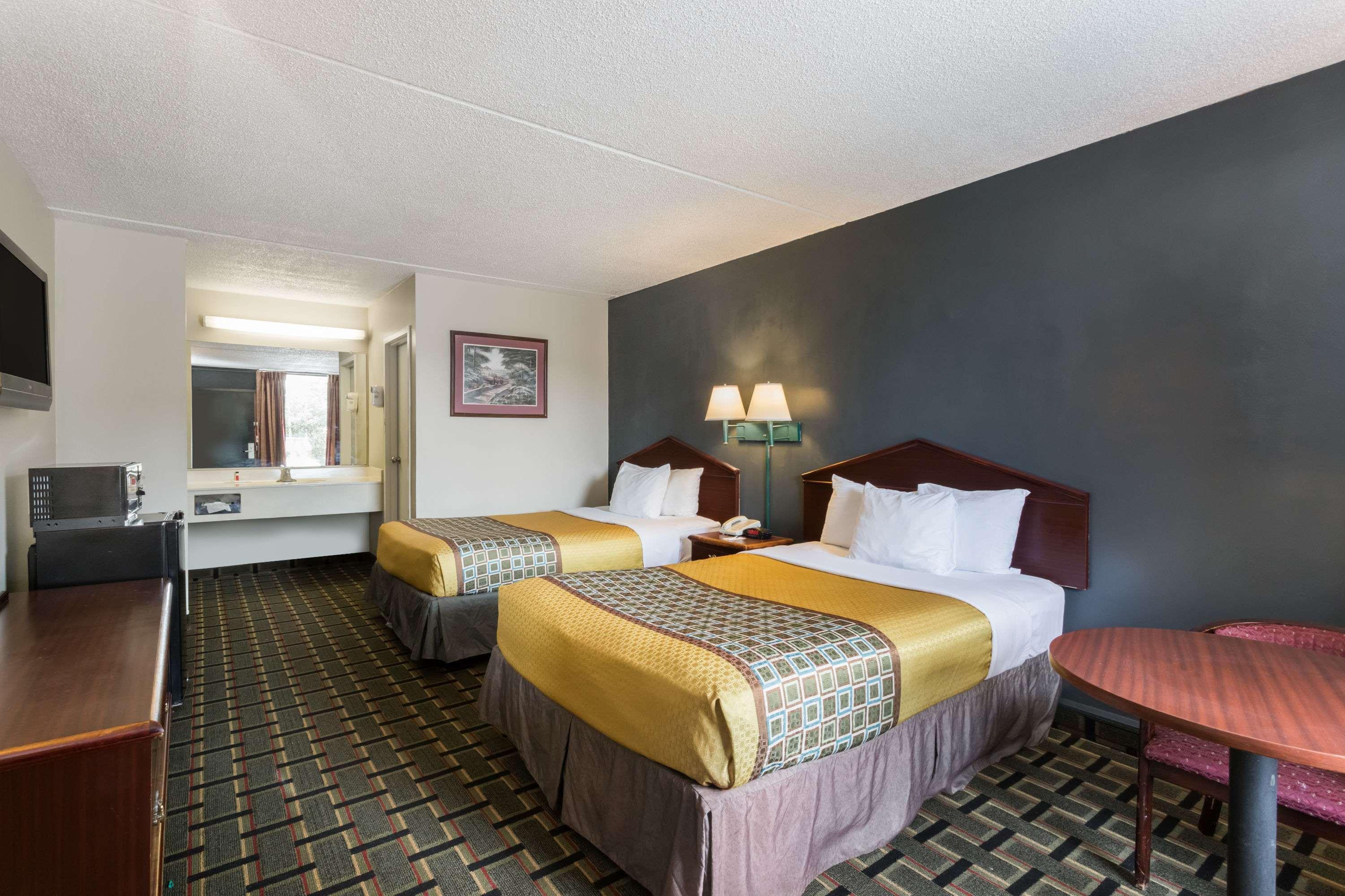 Travelodge By Wyndham Savannah Area/Richmond Hill Exteriör bild