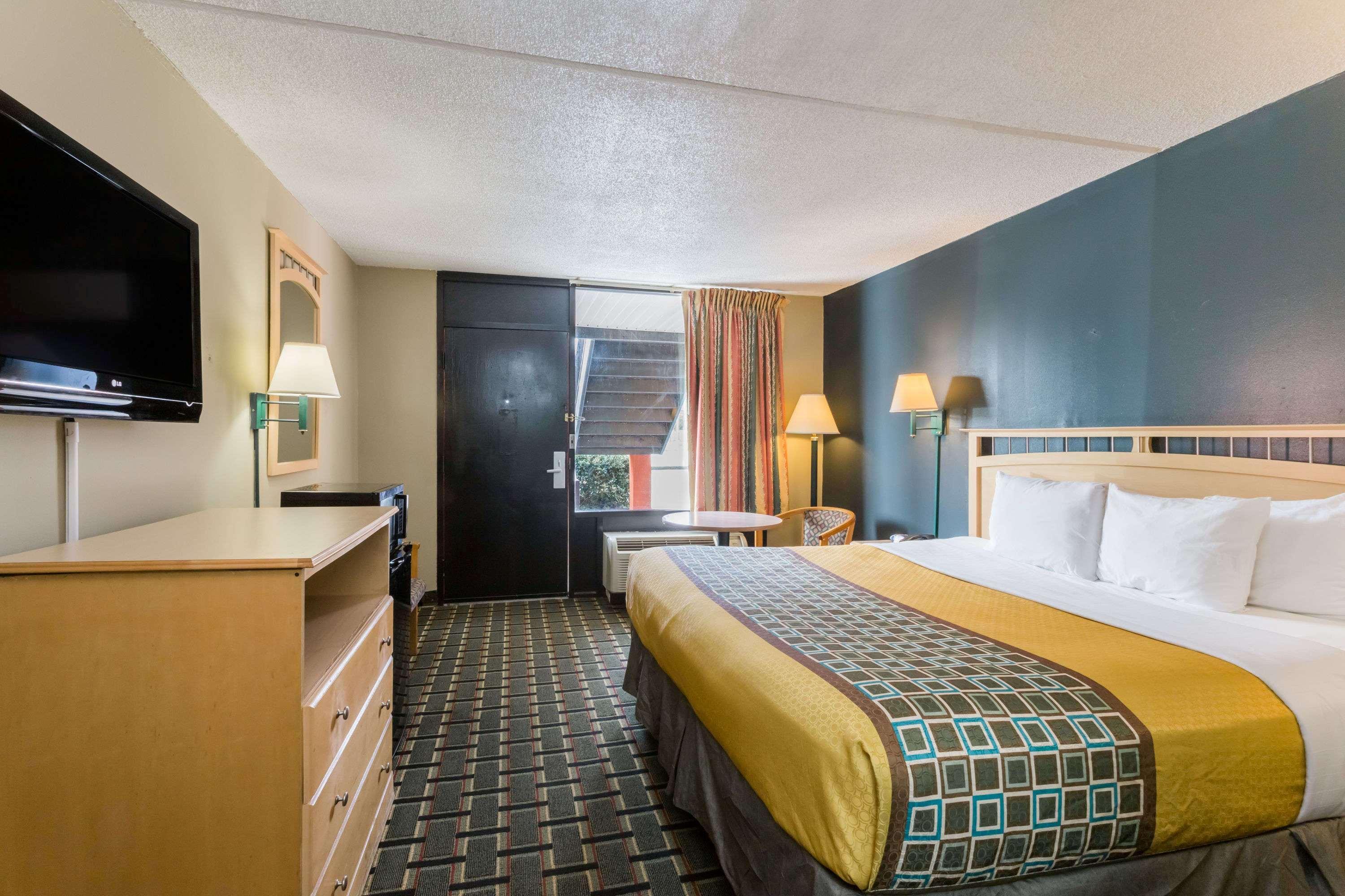 Travelodge By Wyndham Savannah Area/Richmond Hill Exteriör bild