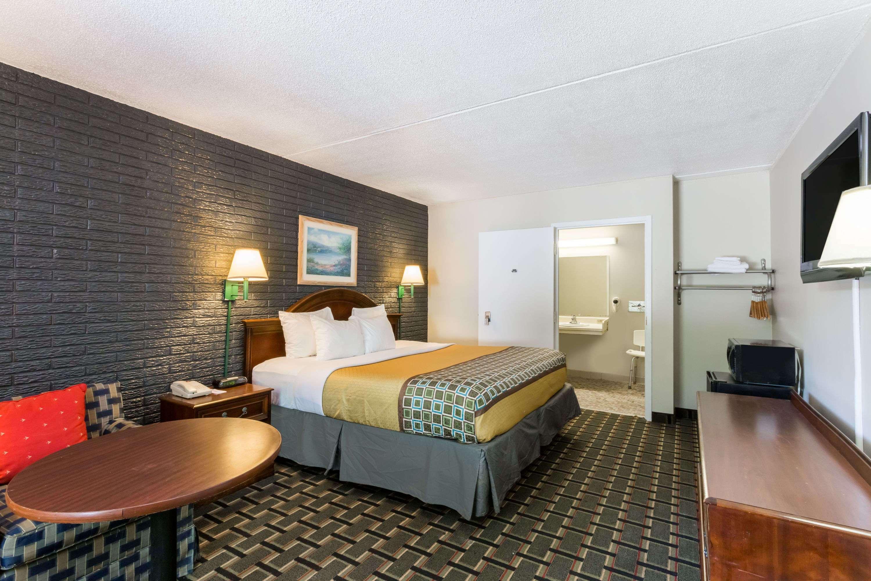 Travelodge By Wyndham Savannah Area/Richmond Hill Exteriör bild