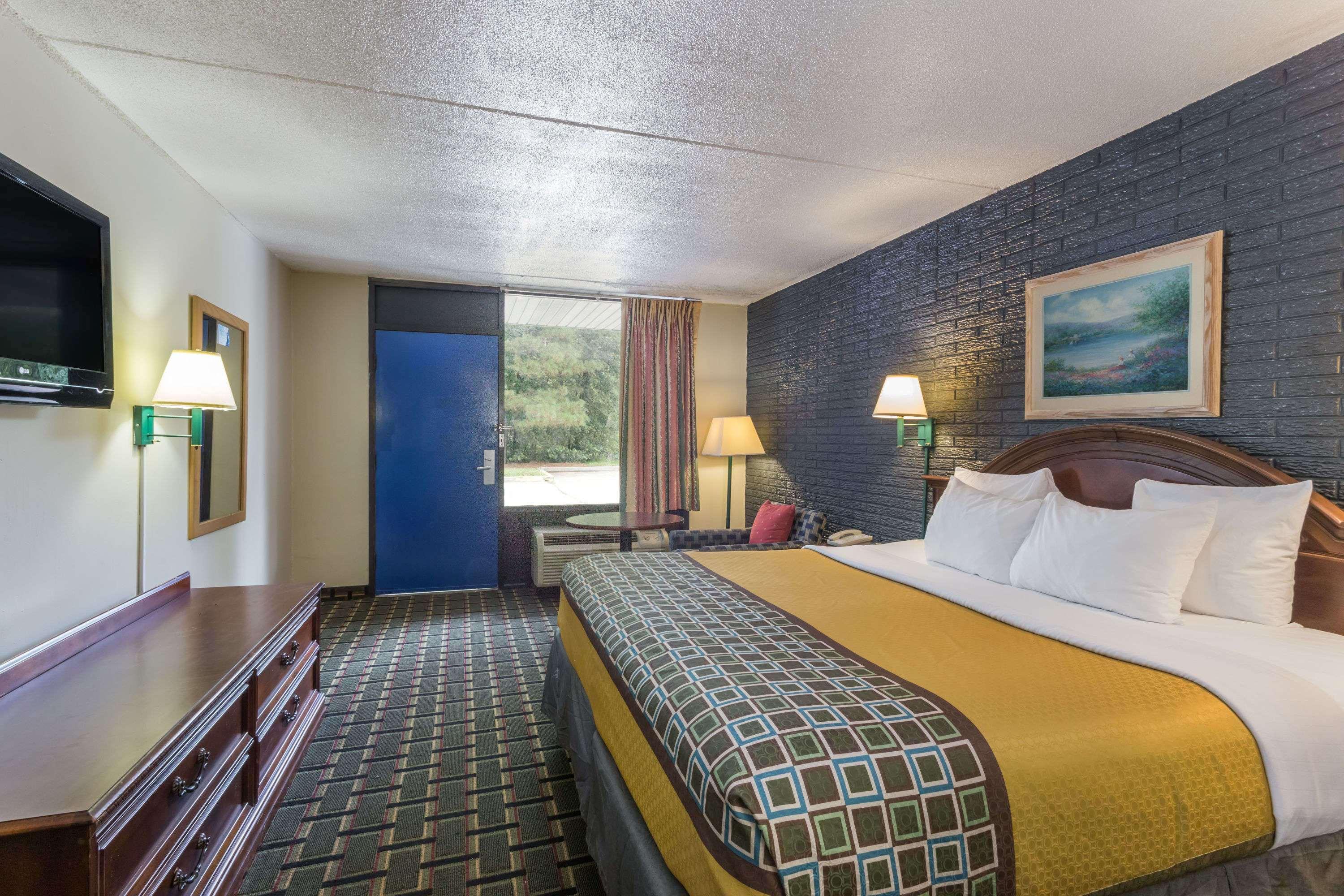 Travelodge By Wyndham Savannah Area/Richmond Hill Exteriör bild