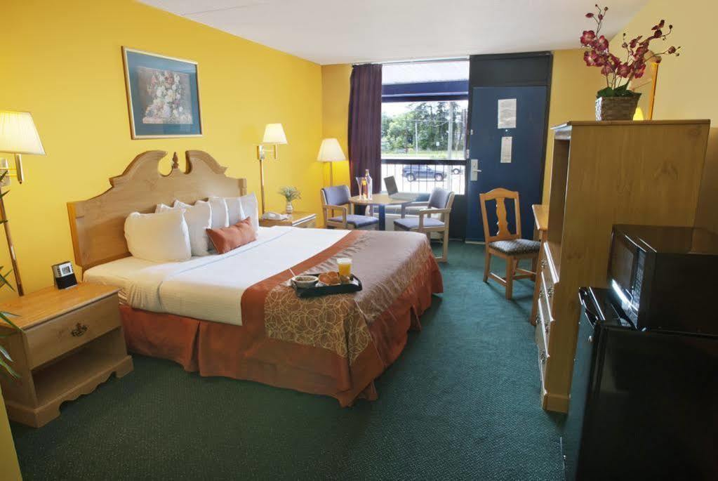 Travelodge By Wyndham Savannah Area/Richmond Hill Exteriör bild