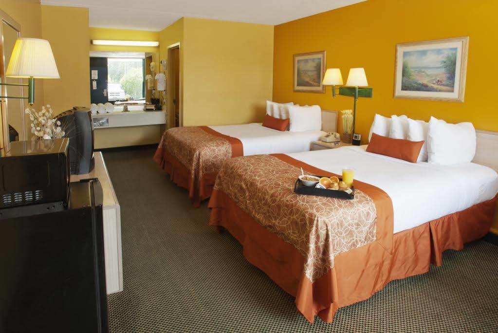 Travelodge By Wyndham Savannah Area/Richmond Hill Rum bild