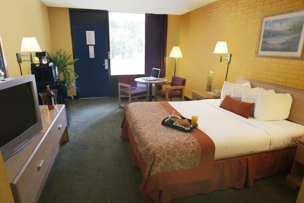 Travelodge By Wyndham Savannah Area/Richmond Hill Exteriör bild