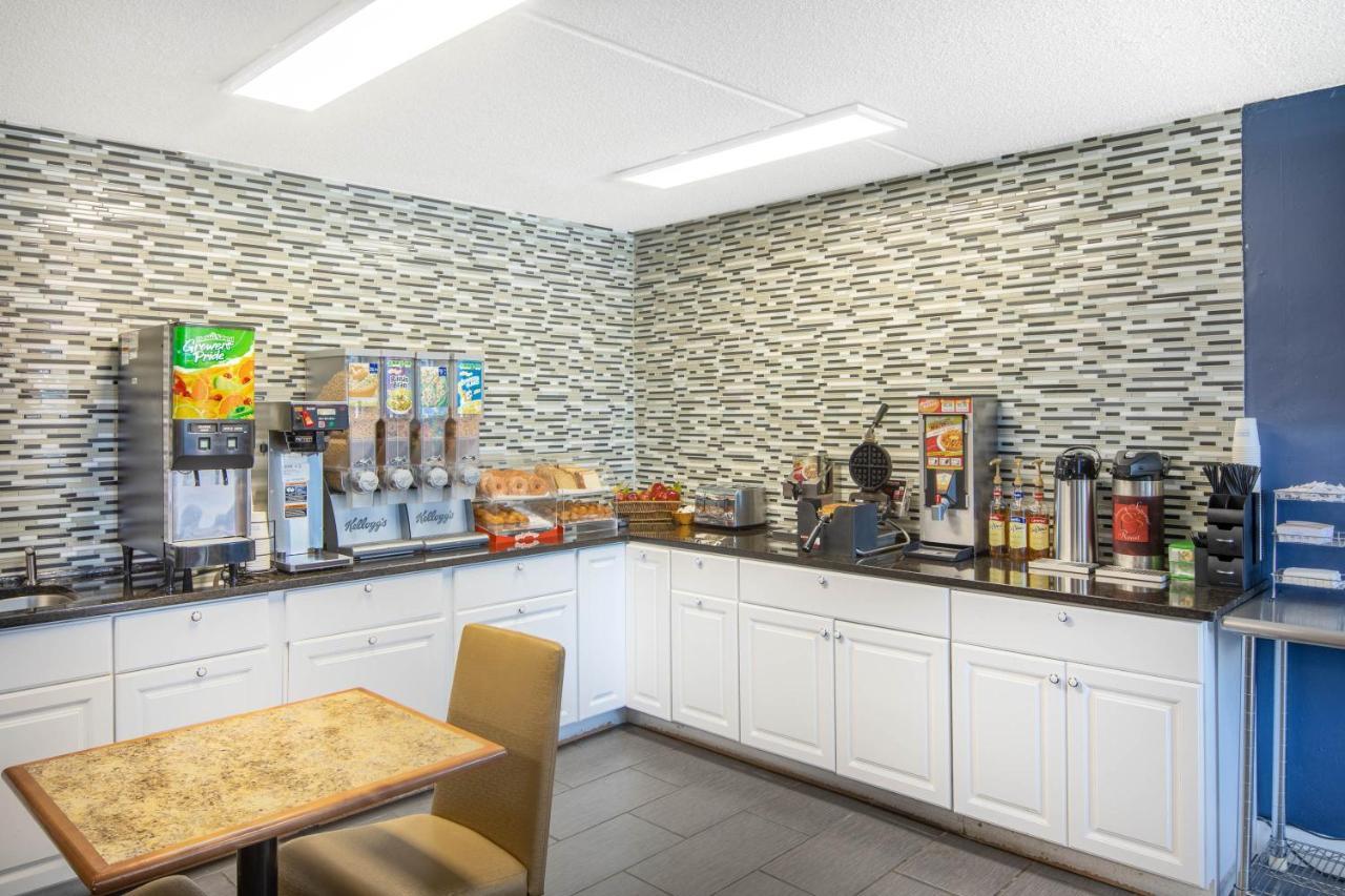 Travelodge By Wyndham Savannah Area/Richmond Hill Exteriör bild